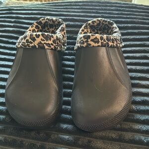 NWOT Leopard Brown Slip-on Clog. Generic Brand. SIZE 8